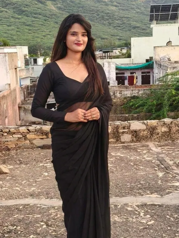 Plain_Georgette_Saree_With_Unstitched_Blouse_Piece