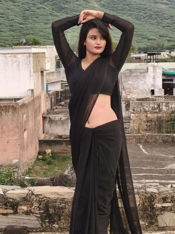 Plain_Georgette_Saree_With_Unstitched_Blouse_Piece