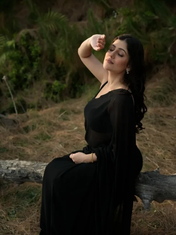 Plain_Dyed_Daily_Wear_Georgette_Saree_With_Unstitched_Blouse_Piece