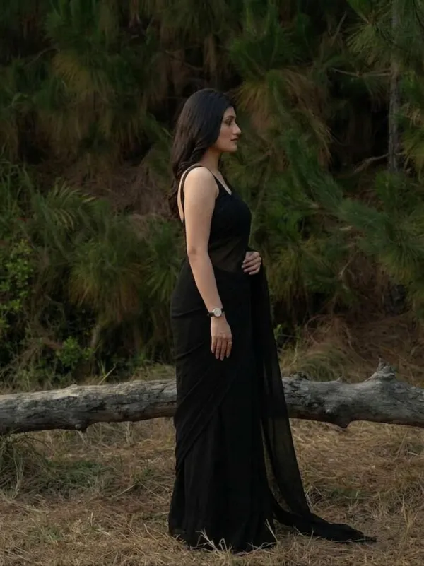 Plain_Dyed_Daily_Wear_Georgette_Saree_With_Unstitched_Blouse_Piece
