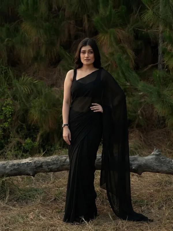 Plain_Dyed_Daily_Wear_Georgette_Saree_With_Unstitched_Blouse_Piece