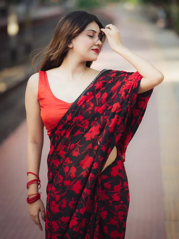 Georgette_Diamond_lace_Border_Saree_With_Unstitched_Blouse_Piece