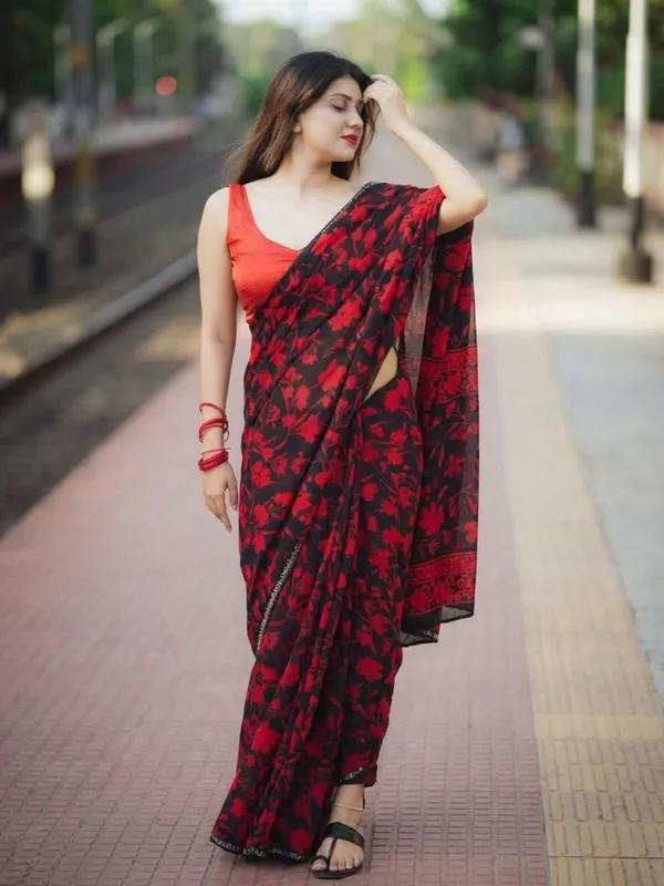 Georgette_Diamond_lace_Border_Saree_With_Unstitched_Blouse_Piece