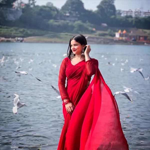 Plain_Dyed_Daily_Wear_Georgette_Saree_With_Unstitched_Blouse_Piece