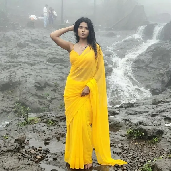 Plain_Dyed_Daily_Wear_Georgette_Saree_With_Unstitched_Blouse_Piece