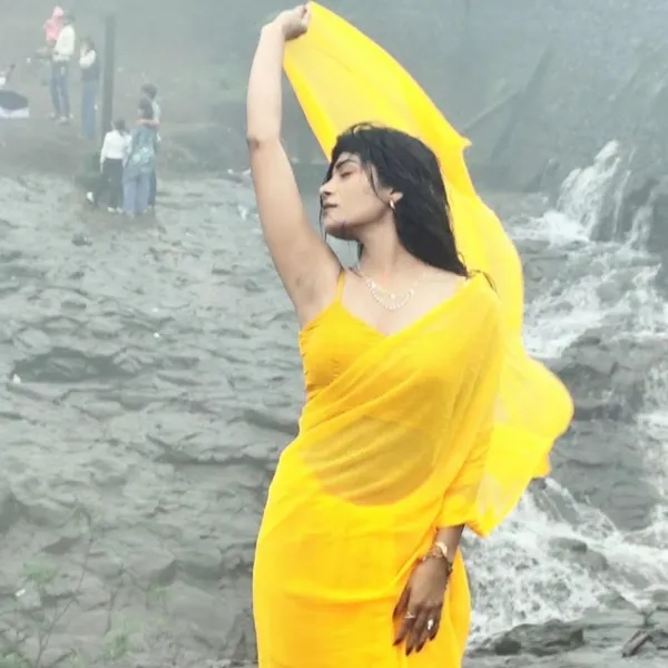 Plain_Dyed_Daily_Wear_Georgette_Saree_With_Unstitched_Blouse_Piece
