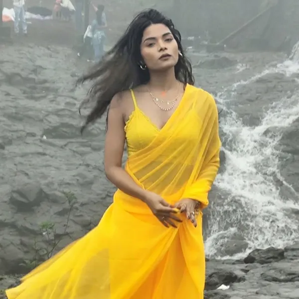 Plain_Dyed_Daily_Wear_Georgette_Saree_With_Unstitched_Blouse_Piece