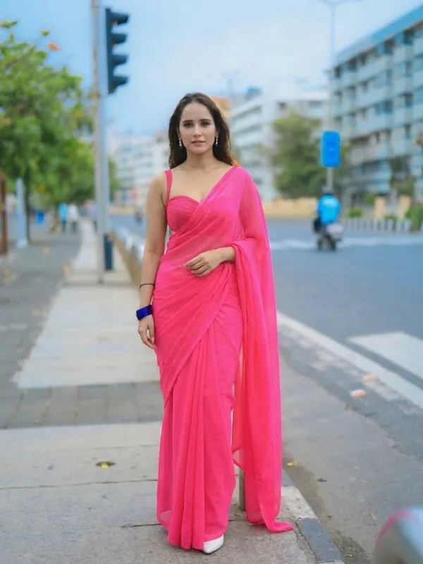 Plain_Dyed_Daily_Wear_Georgette_Saree_With_Unstitched_Blouse_Piece