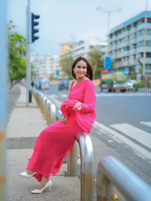 Plain_Dyed_Daily_Wear_Georgette_Saree_With_Unstitched_Blouse_Piece
