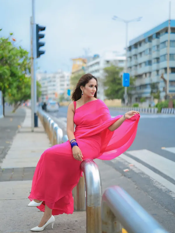 Plain_Dyed_Daily_Wear_Georgette_Saree_With_Unstitched_Blouse_Piece