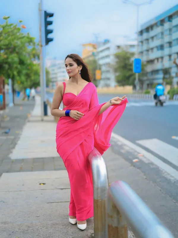 Plain_Dyed_Daily_Wear_Georgette_Saree_With_Unstitched_Blouse_Piece