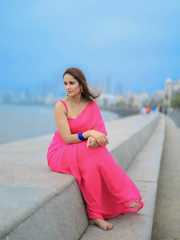 Plain_Dyed_Daily_Wear_Georgette_Saree_With_Unstitched_Blouse_Piece