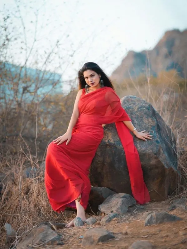 Plain_Dyed_Daily_Wear_Georgette_Saree_With_Unstitched_Blouse_Piece