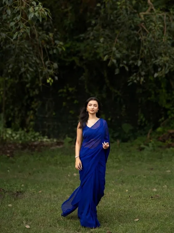 Plain_Dyed_Daily_Wear_Georgette_Saree_With_Unstitched_Blouse_Piece