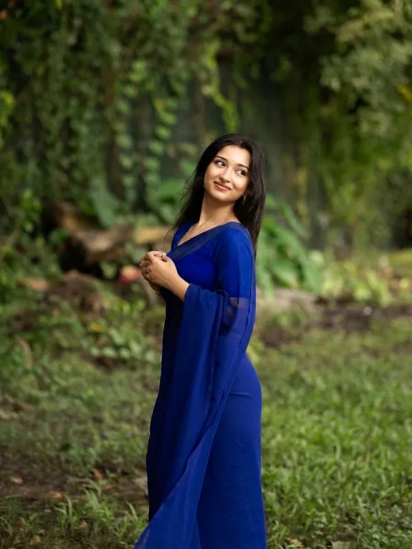 Plain_Dyed_Daily_Wear_Georgette_Saree_With_Unstitched_Blouse_Piece