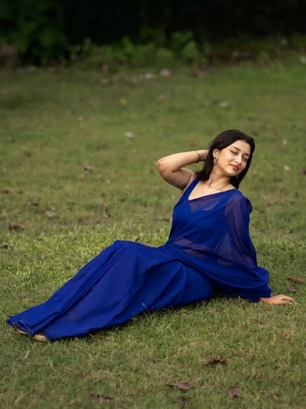 Plain_Dyed_Daily_Wear_Georgette_Saree_With_Unstitched_Blouse_Piece
