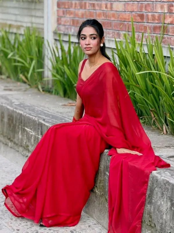 Plain_Dyed_Daily_Wear_Georgette_Saree_With_Unstitched_Blouse_Piece