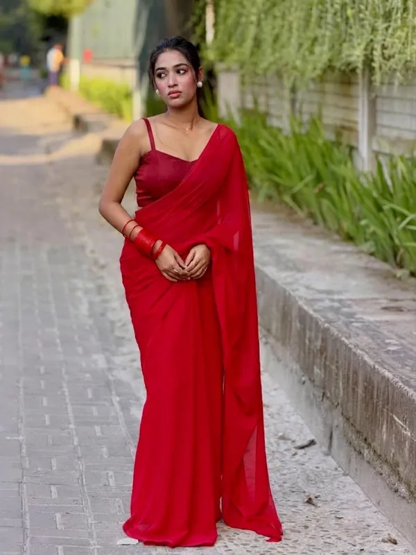 Plain_Dyed_Daily_Wear_Georgette_Saree_With_Unstitched_Blouse_Piece