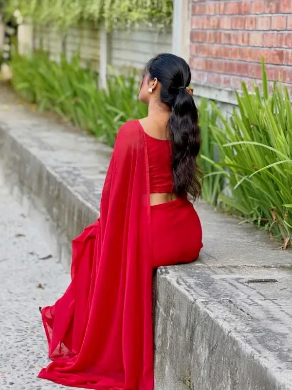 Plain_Dyed_Daily_Wear_Georgette_Saree_With_Unstitched_Blouse_Piece
