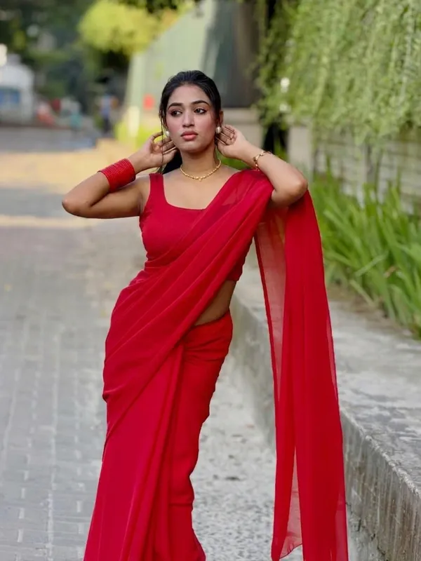 Plain_Dyed_Daily_Wear_Georgette_Saree_With_Unstitched_Blouse_Piece