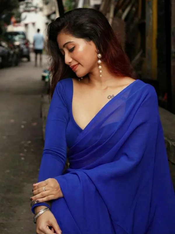 Plain_Georgette_Saree_With_Unstitched_Blouse_Piece