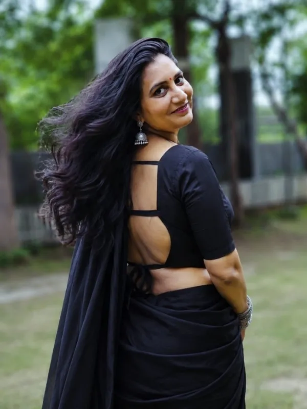 Plain_Dyed_Daily_Wear_Georgette_Saree_With_Unstitched_Blouse_Piece