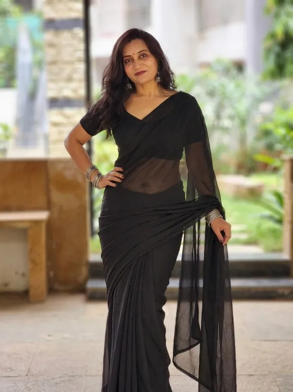 Plain_Dyed_Daily_Wear_Georgette_Saree_With_Unstitched_Blouse_Piece