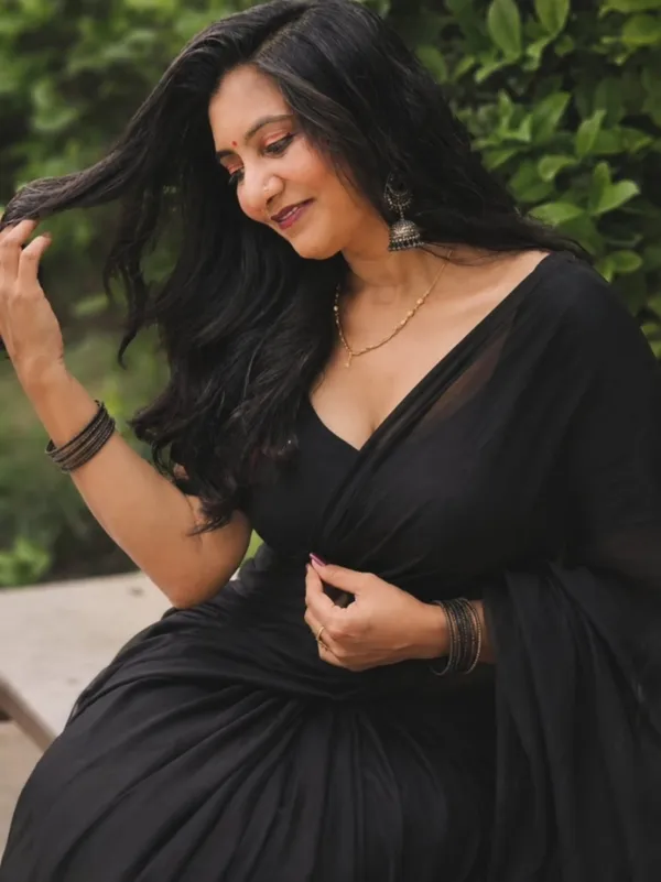 Plain_Dyed_Daily_Wear_Georgette_Saree_With_Unstitched_Blouse_Piece