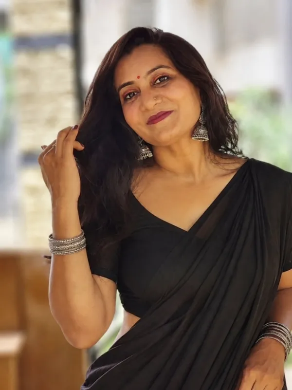 Plain_Dyed_Daily_Wear_Georgette_Saree_With_Unstitched_Blouse_Piece