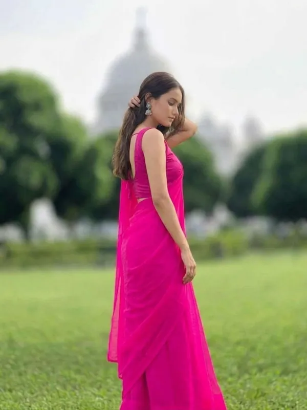 Plain_Georgette_Saree_With_Unstitched_Blouse_Piece
