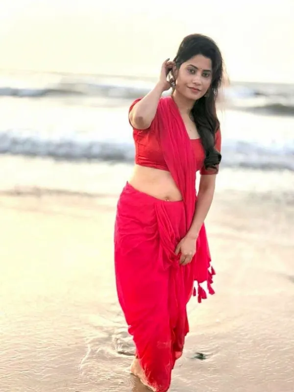 Plain_Georgette_Saree_With_Unstitched_Blouse_Piece