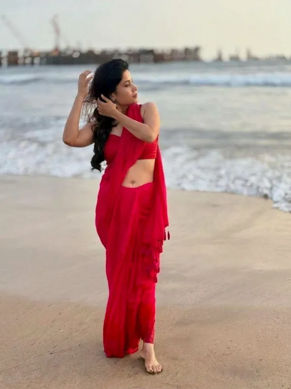 Plain_Georgette_Saree_With_Unstitched_Blouse_Piece