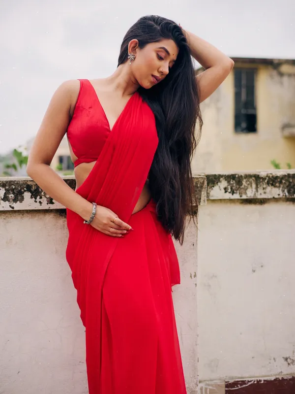 Plain_Dyed_Daily_Wear_Georgette_Saree_With_Unstitched_Blouse_Piece