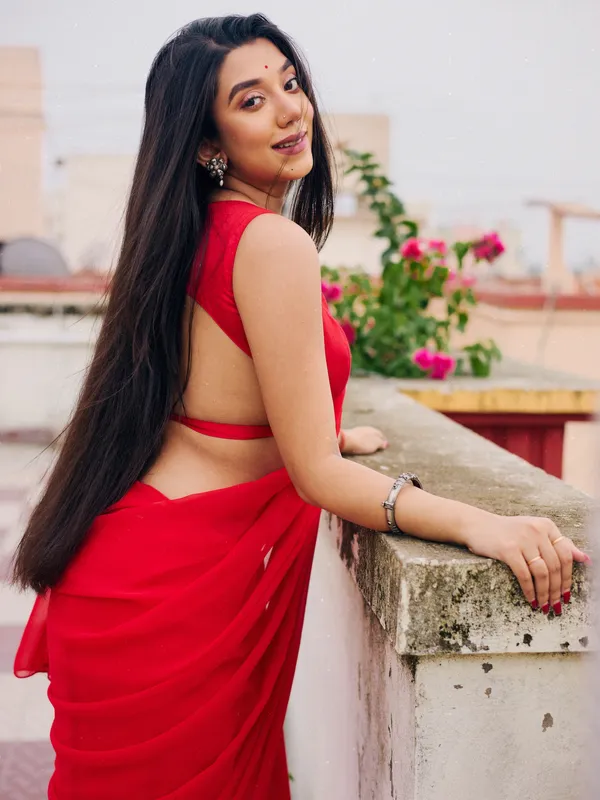 Plain_Dyed_Daily_Wear_Georgette_Saree_With_Unstitched_Blouse_Piece