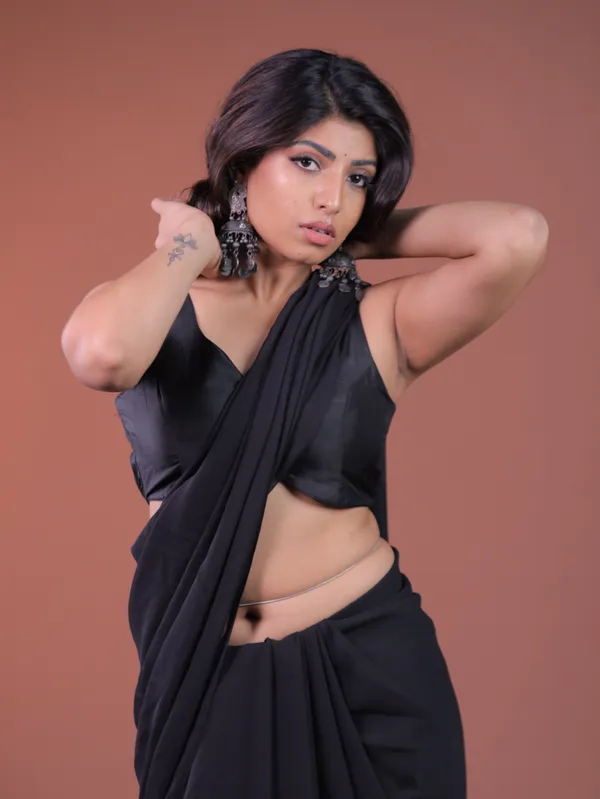 Plain_Georgette_Saree_With_Unstitched_Blouse_Piece