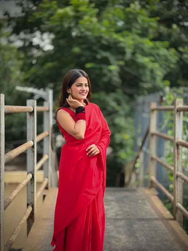 Plain_Dyed_Daily_Wear_Georgette_Saree_With_Unstitched_Blouse_Piece