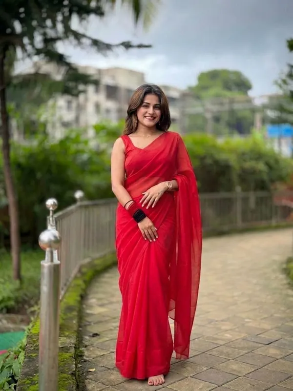 Plain_Dyed_Daily_Wear_Georgette_Saree_With_Unstitched_Blouse_Piece