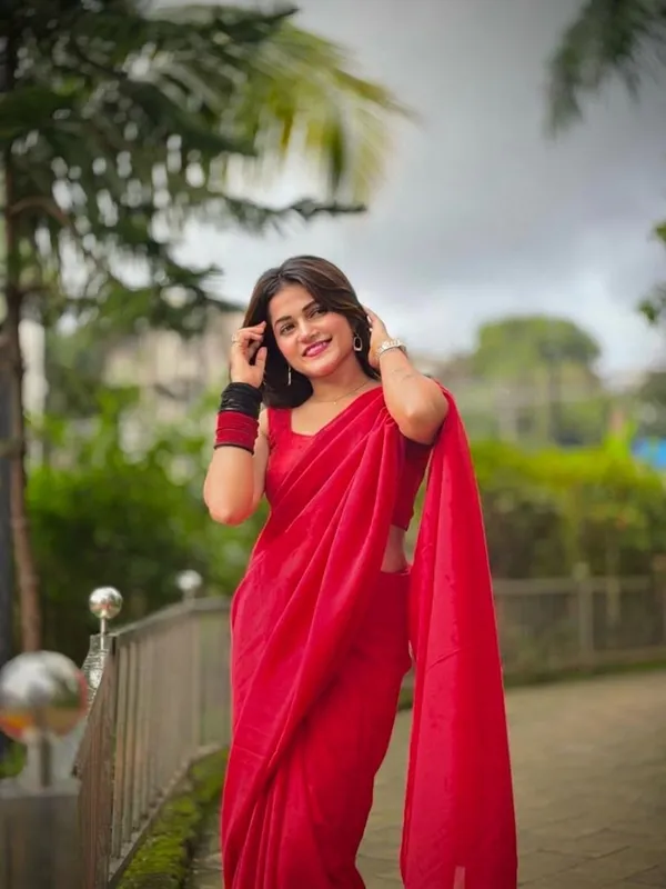 Plain_Dyed_Daily_Wear_Georgette_Saree_With_Unstitched_Blouse_Piece