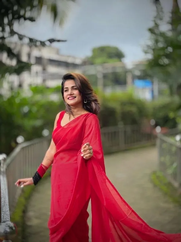 Plain_Dyed_Daily_Wear_Georgette_Saree_With_Unstitched_Blouse_Piece