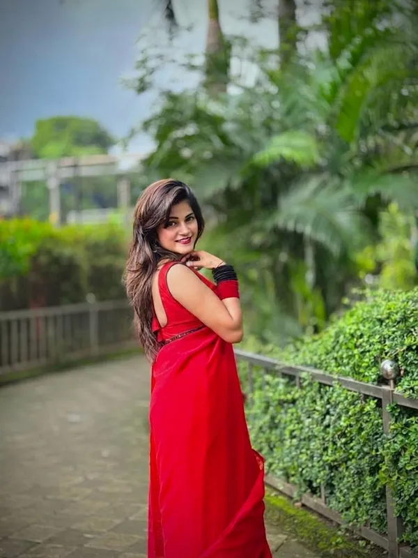 Plain_Dyed_Daily_Wear_Georgette_Saree_With_Unstitched_Blouse_Piece