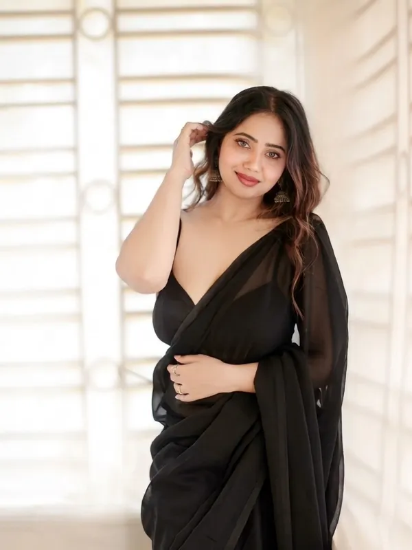 Plain_Georgette_Saree_With_Unstitched_Blouse_Piece