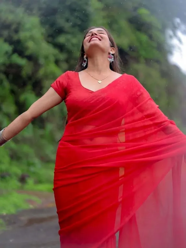 Plain_Dyed_Daily_Wear_Georgette_Saree_With_Unstitched_Blouse_Piece