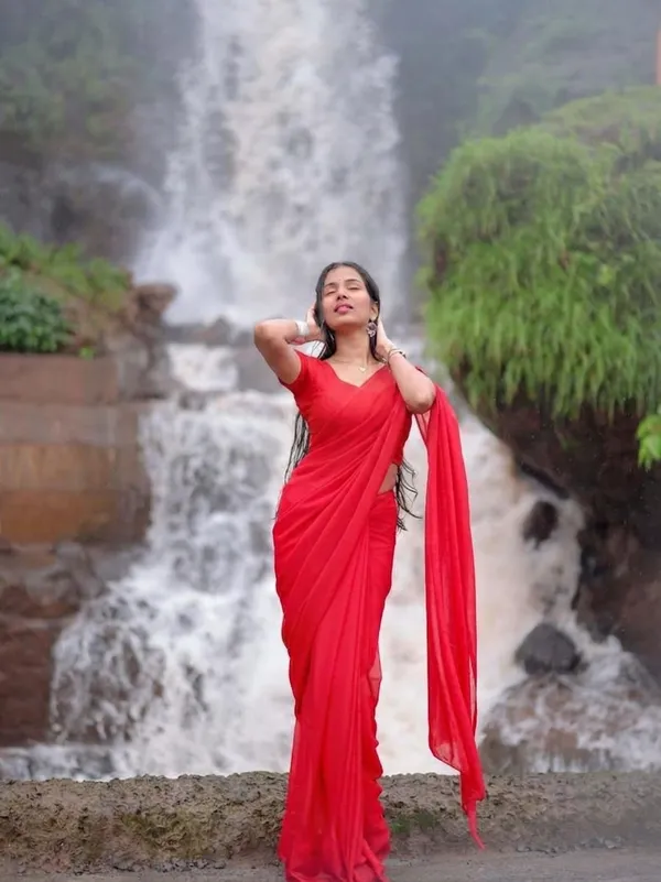 Plain_Dyed_Daily_Wear_Georgette_Saree_With_Unstitched_Blouse_Piece