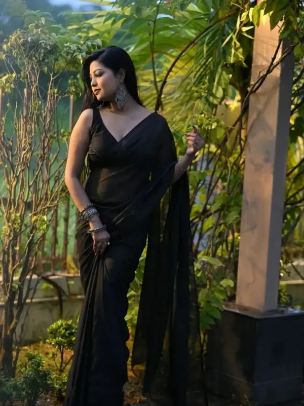 Plain_Dyed_Daily_Wear_Georgette_Saree_With_Unstitched_Blouse_Piece