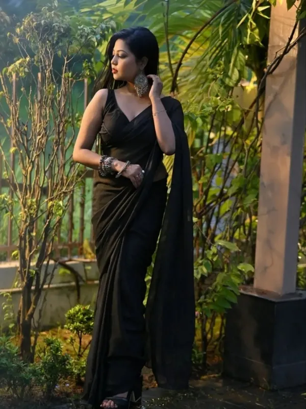 Plain_Dyed_Daily_Wear_Georgette_Saree_With_Unstitched_Blouse_Piece