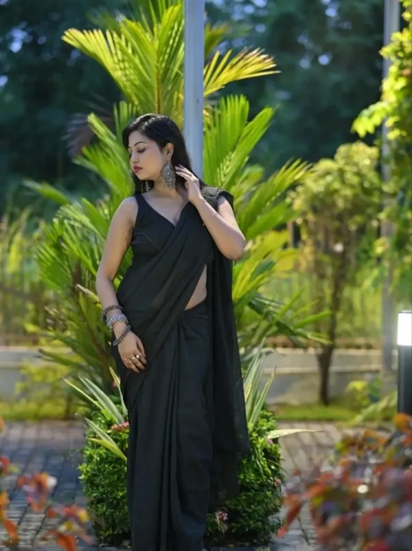Plain_Dyed_Daily_Wear_Georgette_Saree_With_Unstitched_Blouse_Piece