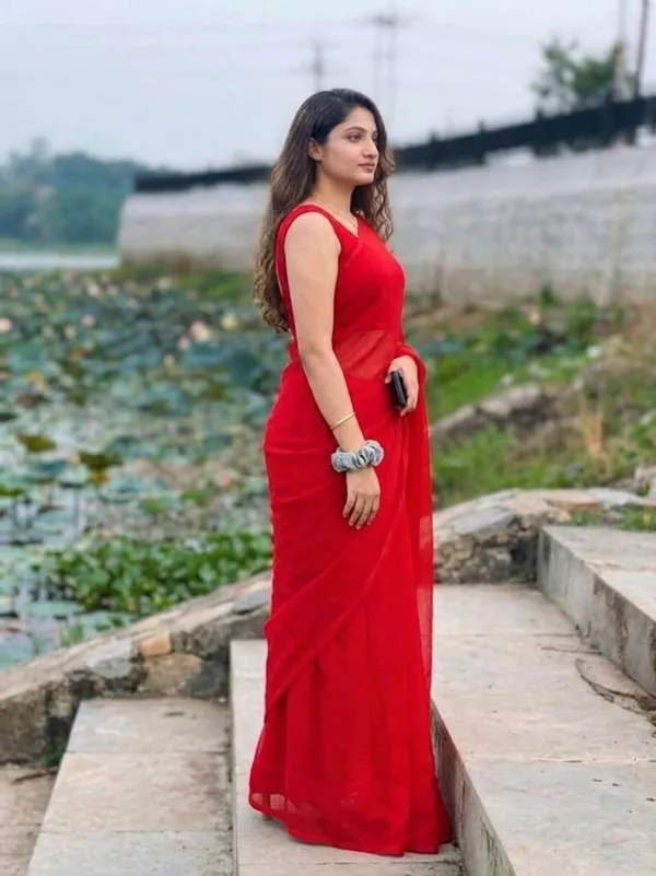 Plain_Dyed_Daily_Wear_Georgette_Saree_With_Unstitched_Blouse_Piece