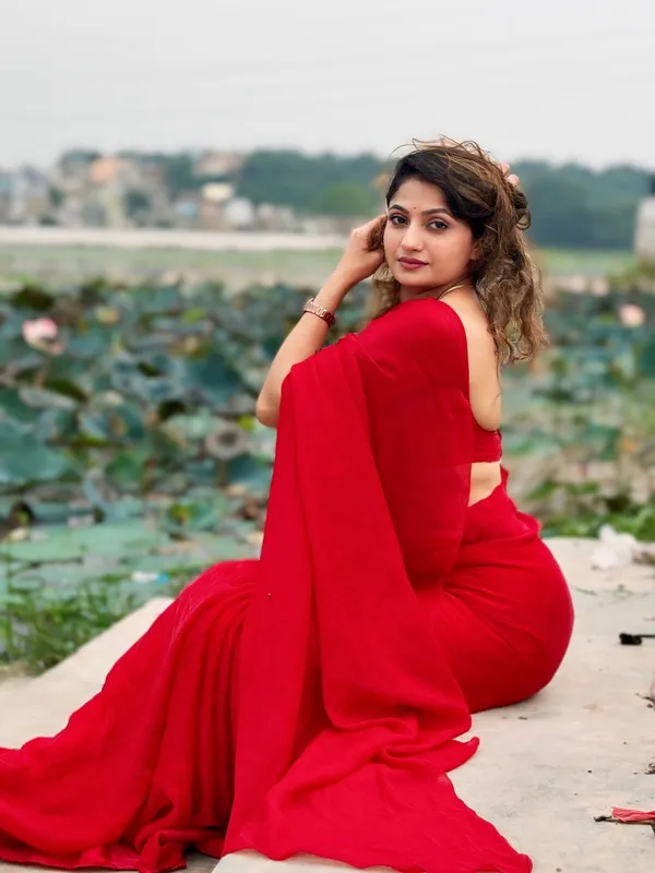 Plain_Dyed_Daily_Wear_Georgette_Saree_With_Unstitched_Blouse_Piece