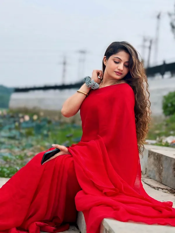 Plain_Dyed_Daily_Wear_Georgette_Saree_With_Unstitched_Blouse_Piece