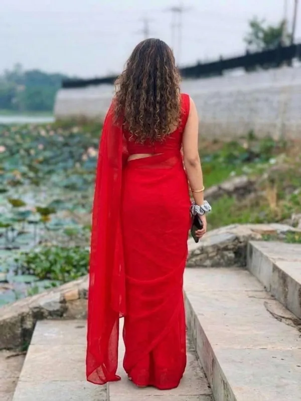 Plain_Dyed_Daily_Wear_Georgette_Saree_With_Unstitched_Blouse_Piece